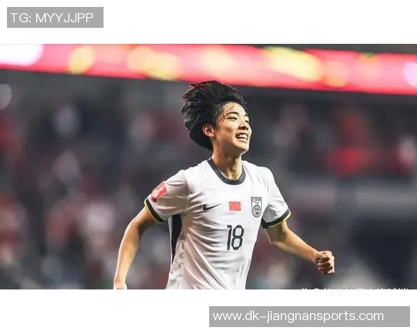 世界足球女子球星风采展现:领跑赛场的传奇与崛起 世界足球女子球星风采展现:领跑赛场的传奇与崛起