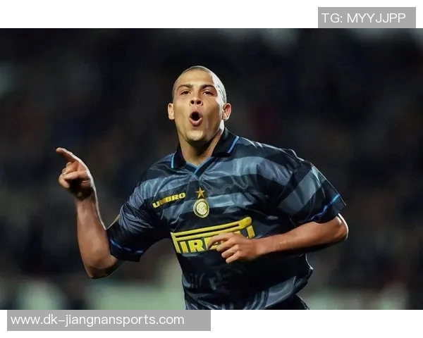 全球足坛十大球星解析 各自风采与成就大比拼